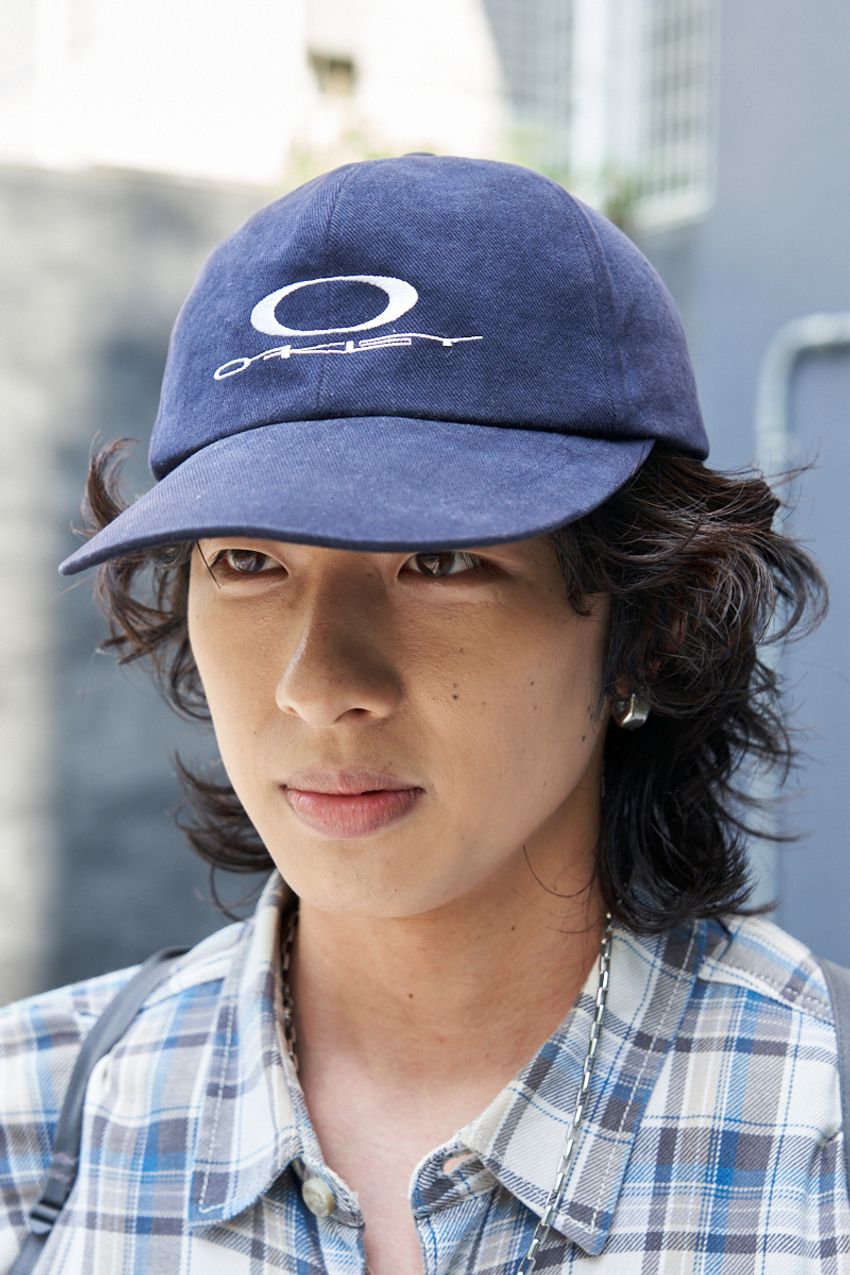 三者三様の“シャツ”の着こなし方をお洒落賢人のスナップで。ルーズに、ジャストに、きれいめに - 8枚目の画像