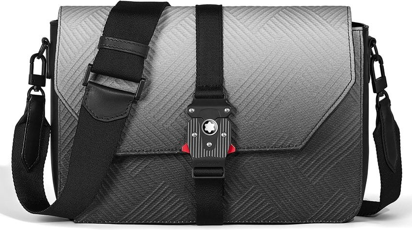 「メッセンジャー M LOCK 4810 バックル付」22万6600円／モンブラン（モンブランお客様サポート　0800-333-0102）