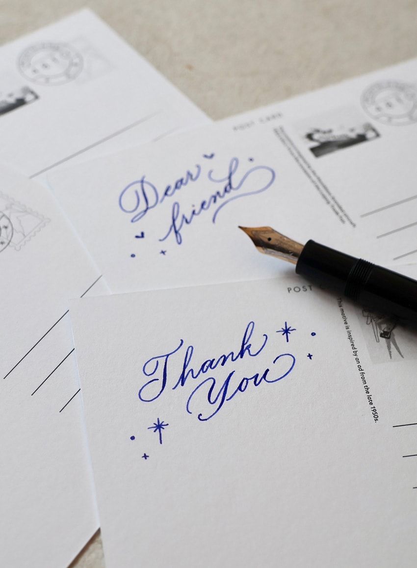 写真は14日（水）に来場したカリグラファー・島野真希さんによるイメージ。