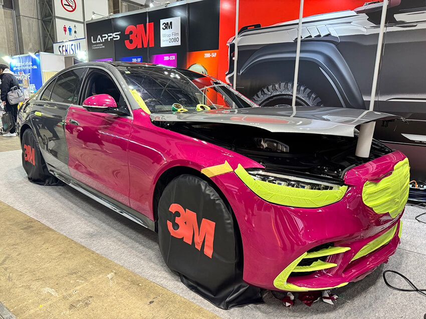 3M社の2080シリーズのラッピングフィルムです。これはハイグロスルビーロッソという色。