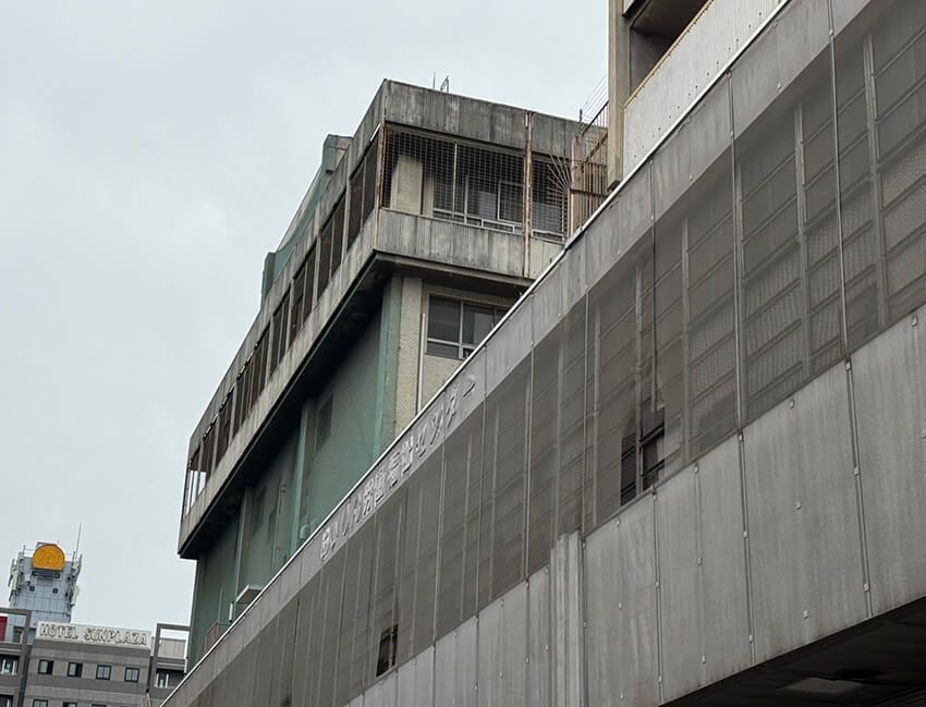 西成のランドマーク的存在、職業紹介所、通称「センター」は2019年に閉鎖された。