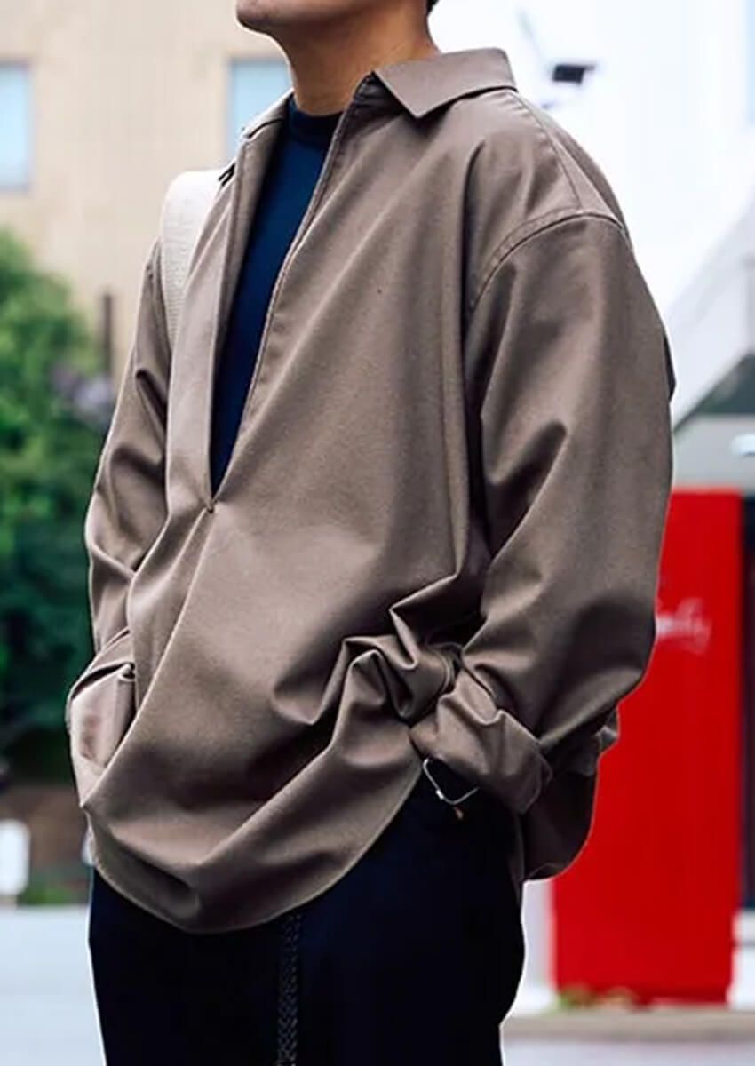 抜けのあるシャツは“とろみ”とサイジングがキモ！ 洒落者が選んだのはシュタイン、ヨーク…… - 1枚目の画像