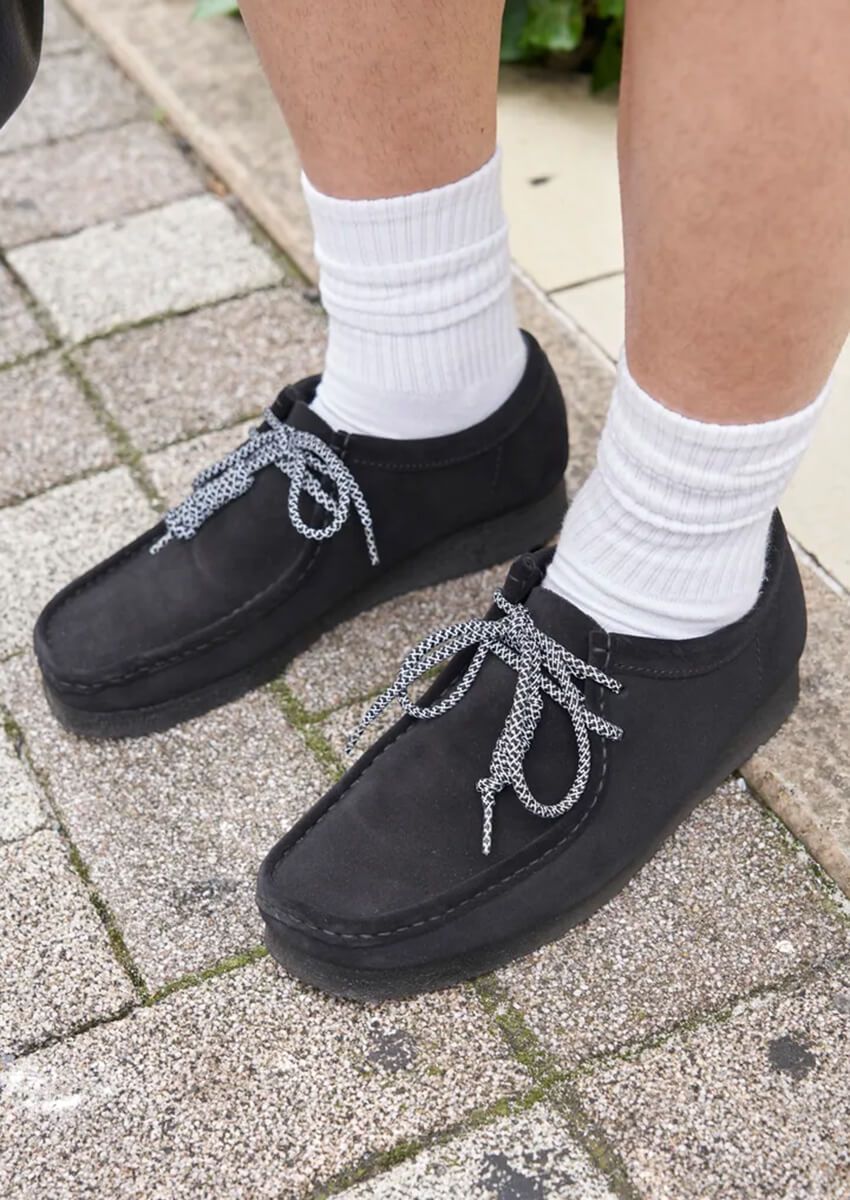 “シャツスタイル”は「クラークス」で簡単に格上げ！洒落た大人たちのコーデ方法3選 - 1枚目の画像