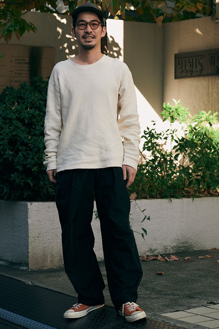 「ロンT＆コンバース」超シンプルなのにめちゃくちゃお洒落な3名のテクニック - 2枚目の画像