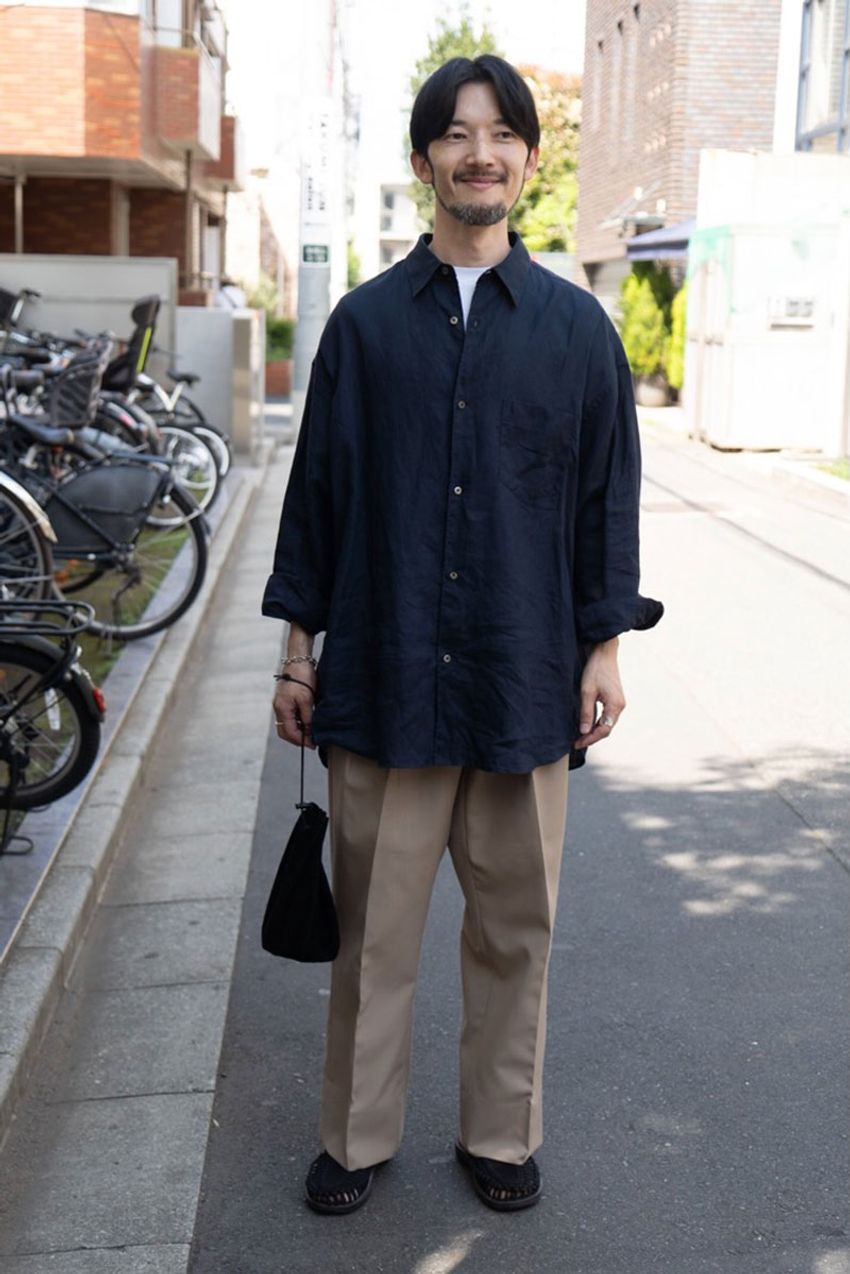 グラフペーパーの“深ネイビー”は大人見えする優秀アイテム！シャツ、Tシャツで取り入れてみた - 2枚目の画像