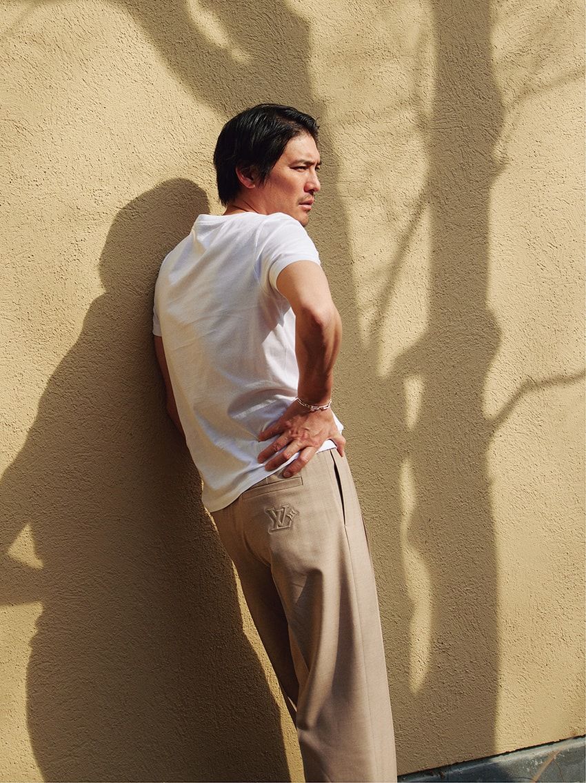 パンツ19万5800円、ブレスレット12万2100円／ともにルイ･ヴィトン