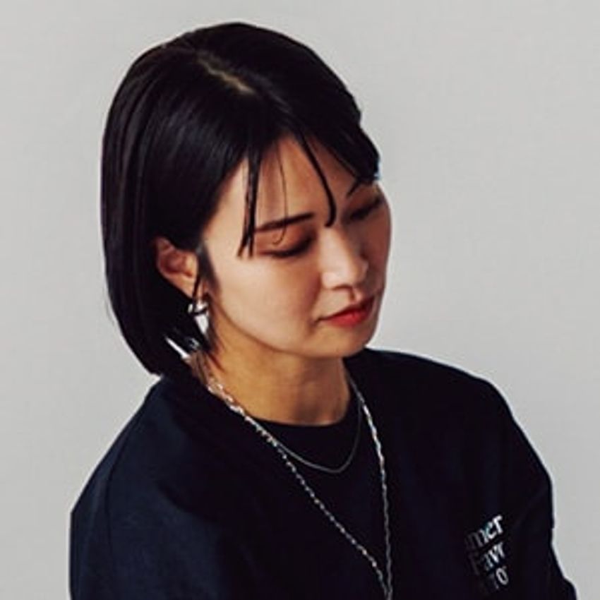 “無地の白T”は落とし穴にご用心！女性目線から学ぶ「選び」と「着こなし」のヒント - 2枚目の画像