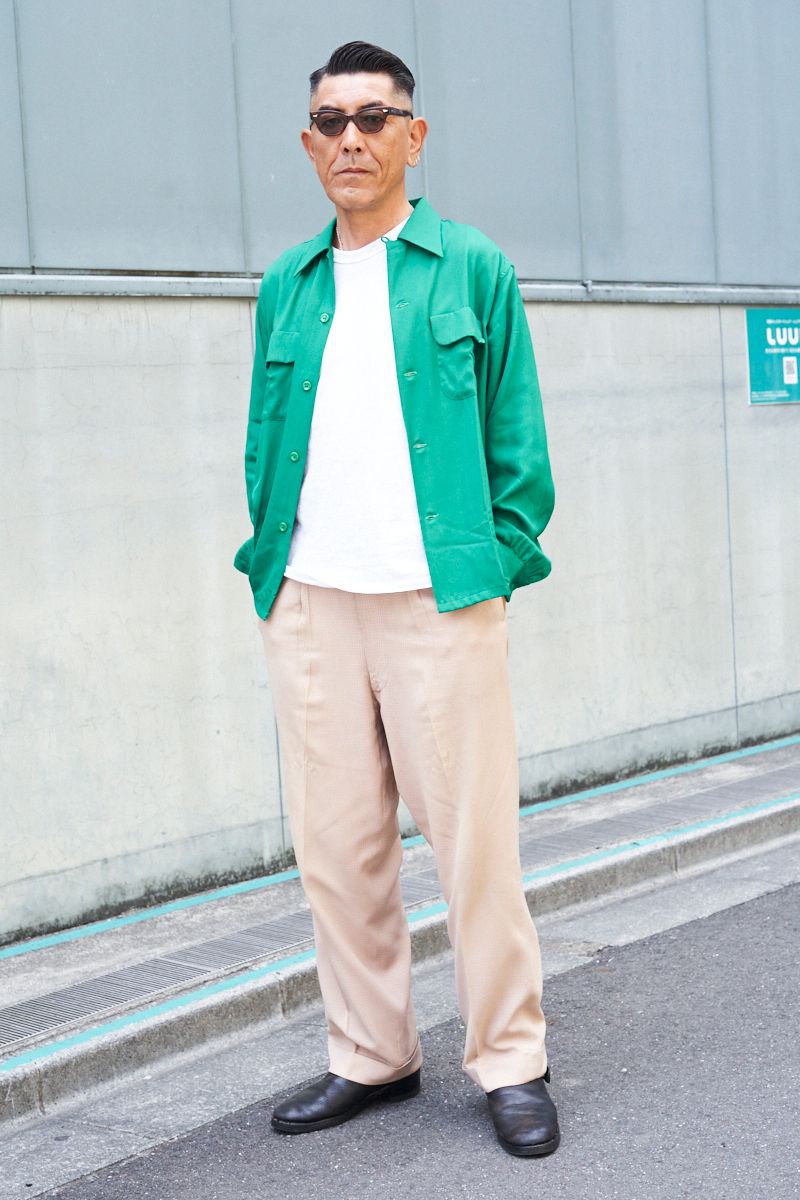 シャツ＝タウンクラフト　Tシャツ＝ヘインズ　パンツ＝古着　シューズ＝シアーズ　眼鏡＝ジュリアスタートオプティカル　アクセサリー＝不明