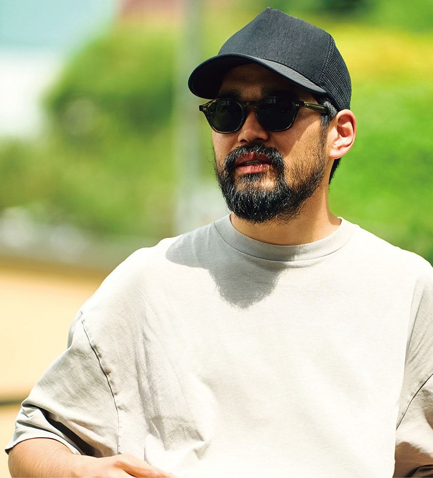 レイバン「ウェイファーラー」を愛用！岸間俊篤さんのサングラス選びは“黒のボストン”ひと筋 - 3枚目の画像