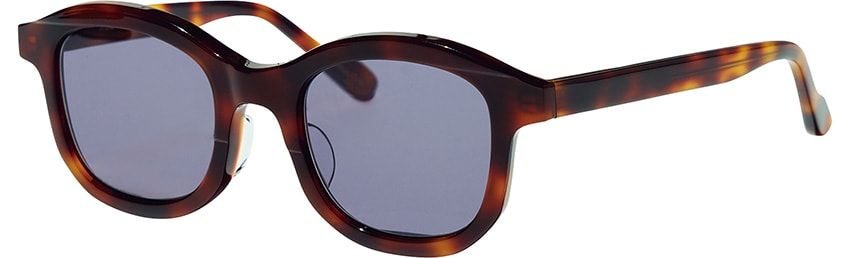 ［Editor's Choice］1800年代のメガネをデザインソースにした看板モデル「K-5」。4万9500円／エーシーカーニー （ソスト　sost.jingumae@gmail.com）