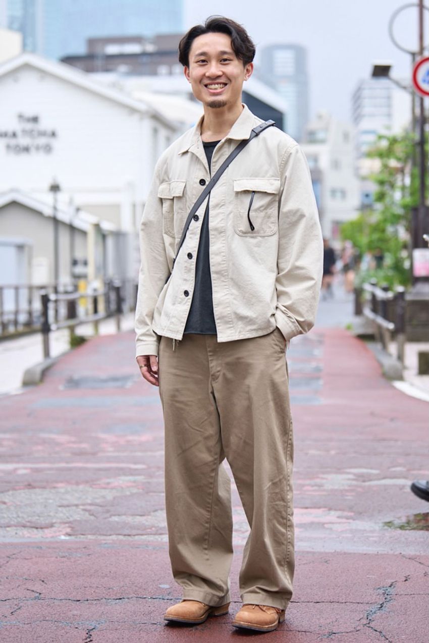 ゆったりめの“ベージュのパンツ”、どのブランドを、どんなコーデに仕上げるのが正解？ - 2枚目の画像