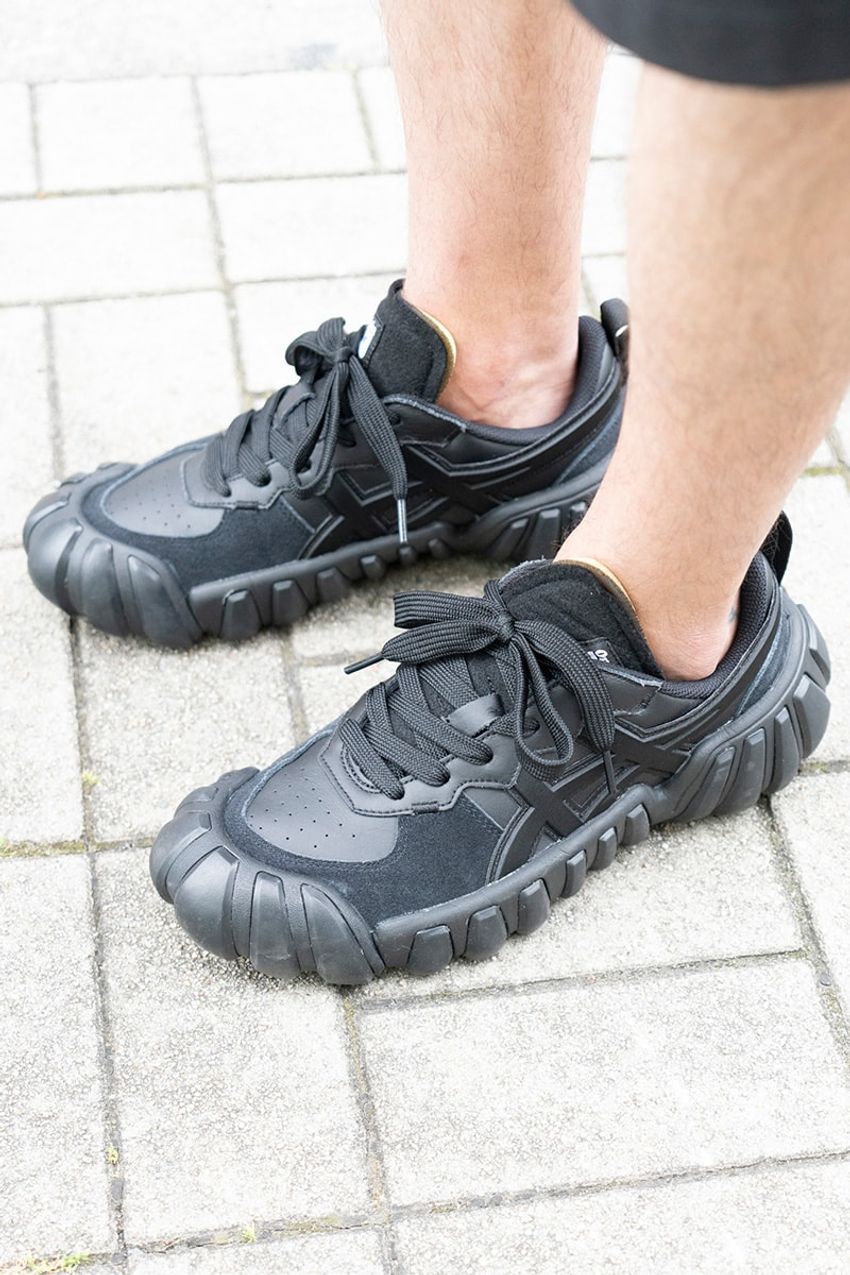 「GU」の黒ショーツが万能すぎる！普段着がサマになる3人のリアルコーデをスナップで - 3枚目の画像