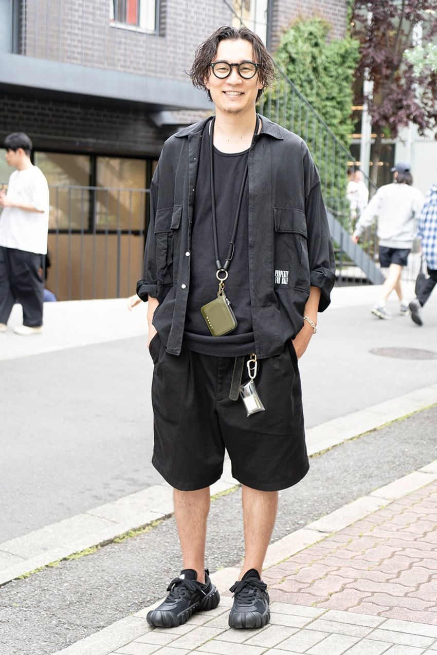 「GU」の黒ショーツが万能すぎる！普段着がサマになる3人のリアルコーデをスナップで - 2枚目の画像