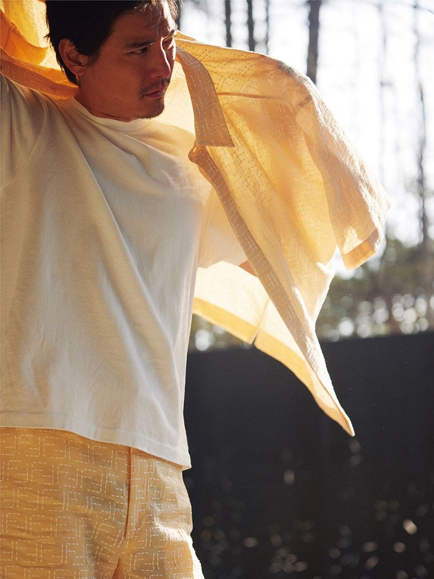 シルクとリネン。Tシャツ姿を昇華する“天然素材ウェア”を「アルマーニ」と「フェンディ」から - 2枚目の画像