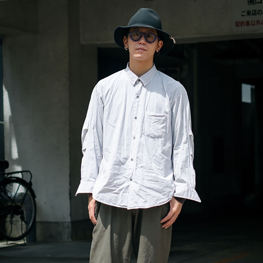 ストライプシャツ、どこのですか？」と聞いた街角の好スタイル。愛用