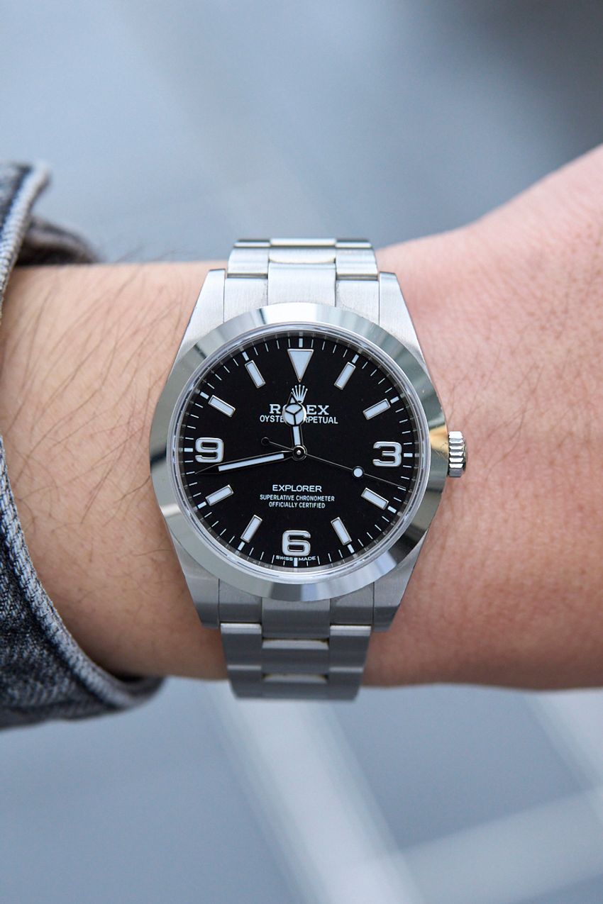 無難な黒トップスをどう活かす？デニム、ワークパンツetc三者三様の合わせ方をスナップで - 7枚目の画像