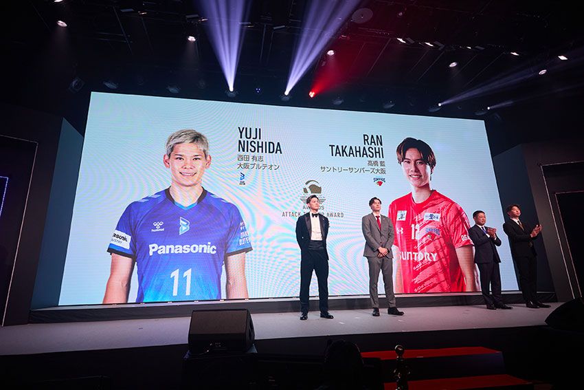 五輪代表バレーボール選手、西田有志さんをスナップ！デニムコーデは“色選び”と“アクセ選び”で格上げ - 6枚目の画像