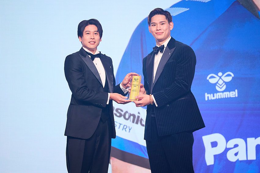 五輪代表バレーボール選手、西田有志さんをスナップ！デニムコーデは“色選び”と“アクセ選び”で格上げ - 7枚目の画像