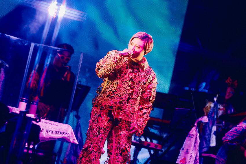 「衣装のモチーフは『ジョジョの奇妙な冒険』」堂本剛に聞く、“自分らしく生きる”ためのヒント - 1枚目の画像