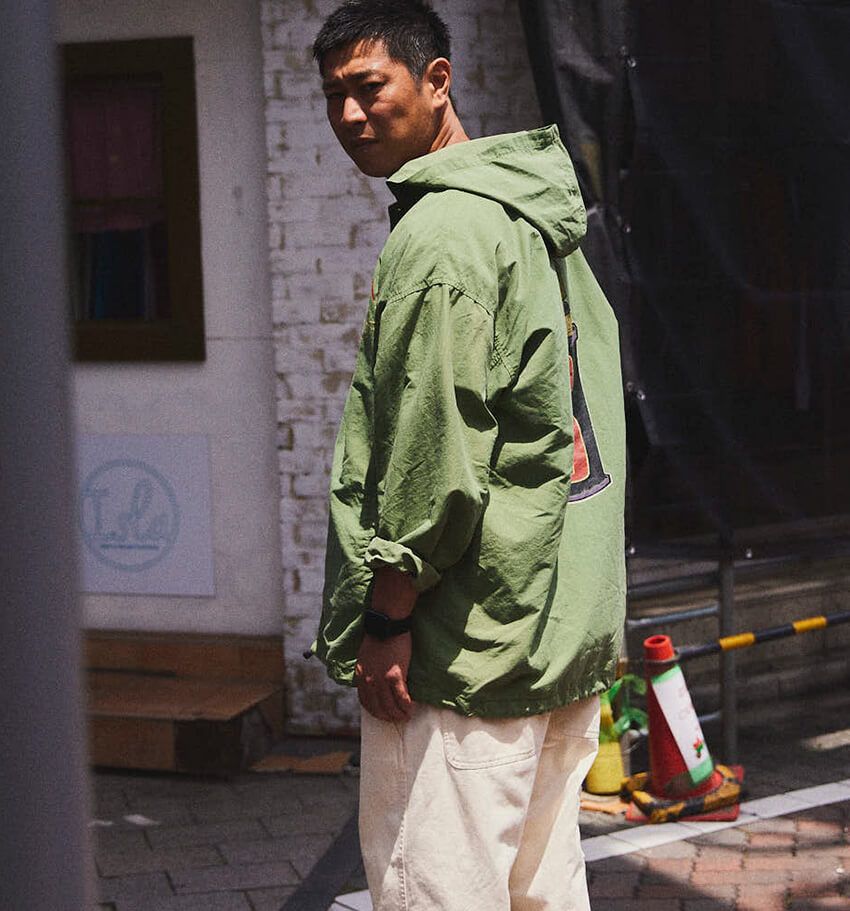 愛犬を散歩中のパンサー・尾形さんに突撃！ オールドステューシーにカーハート…本物のストリート愛 - 22枚目の画像