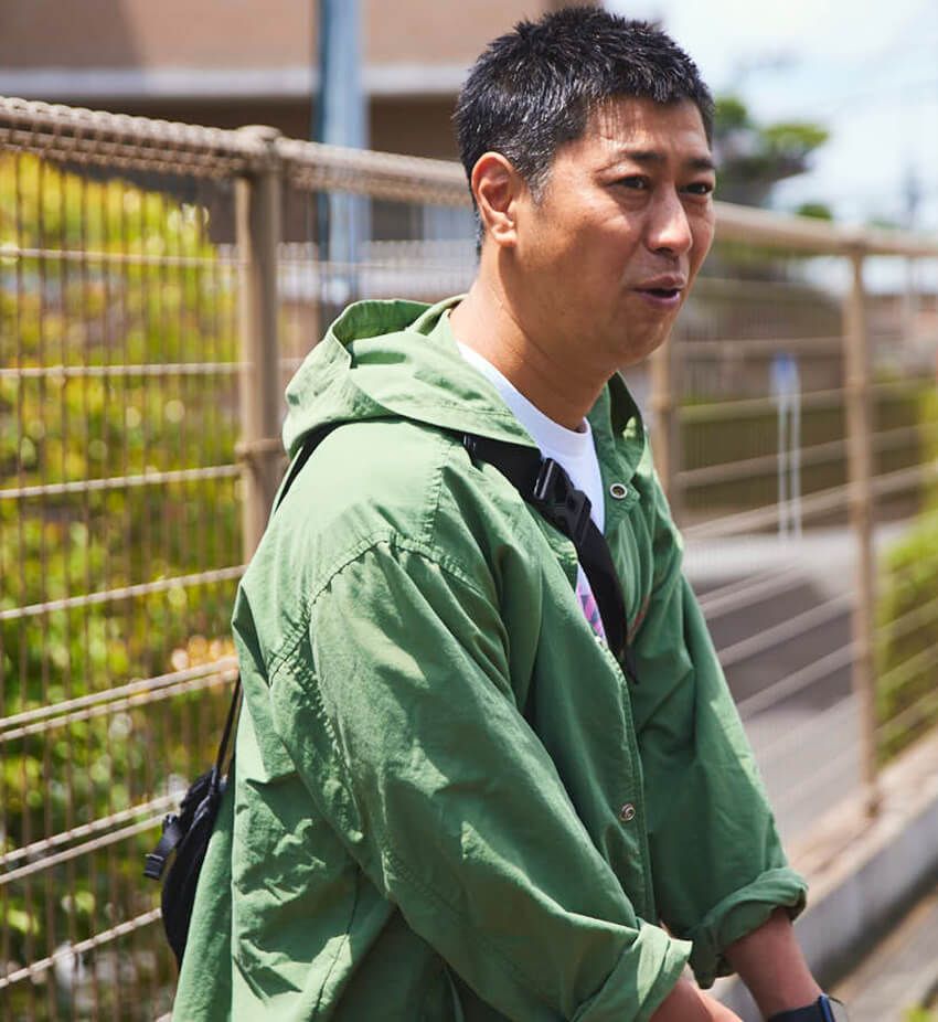 愛犬を散歩中のパンサー・尾形さんに突撃！ オールドステューシーにカーハート…本物のストリート愛 - 3枚目の画像