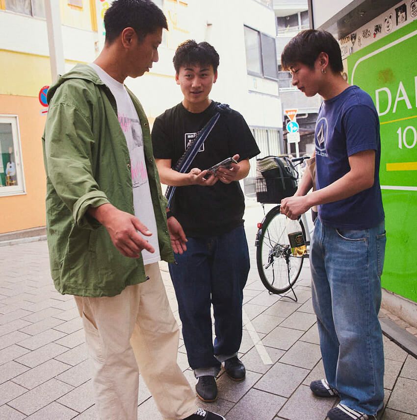 愛犬を散歩中のパンサー・尾形さんに突撃！ オールドステューシーにカーハート…本物のストリート愛 - 26枚目の画像