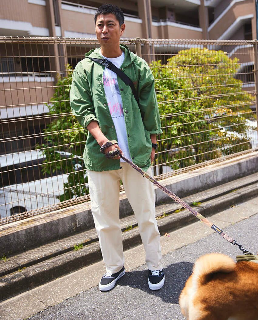 愛犬を散歩中のパンサー・尾形さんに突撃！ オールドステューシーにカーハート…本物のストリート愛 - 6枚目の画像