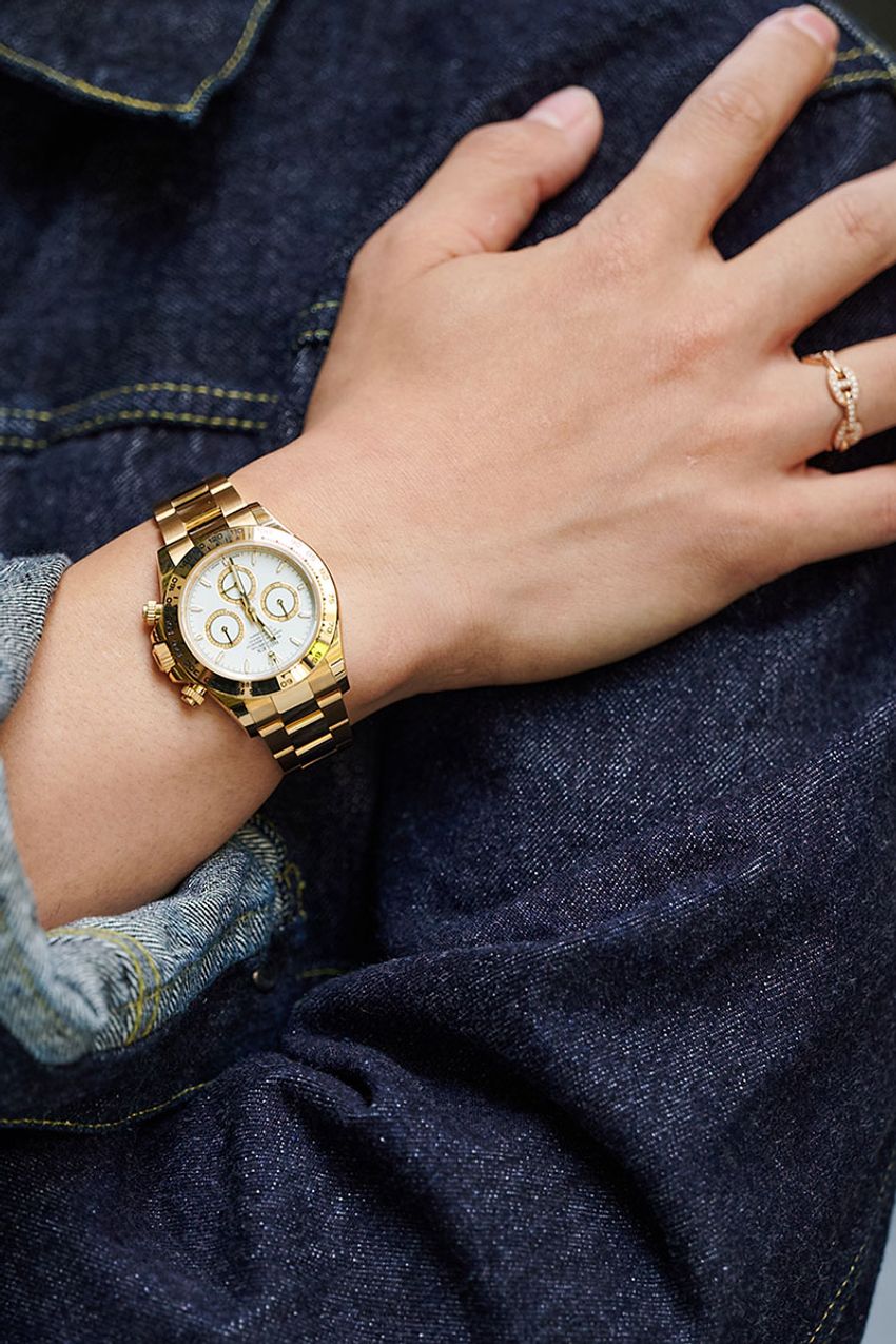 デニムスタイルにさりげなく“ゴールド”をプラス！ラフな装いに色気を加えた洒落者たち - 6枚目の画像