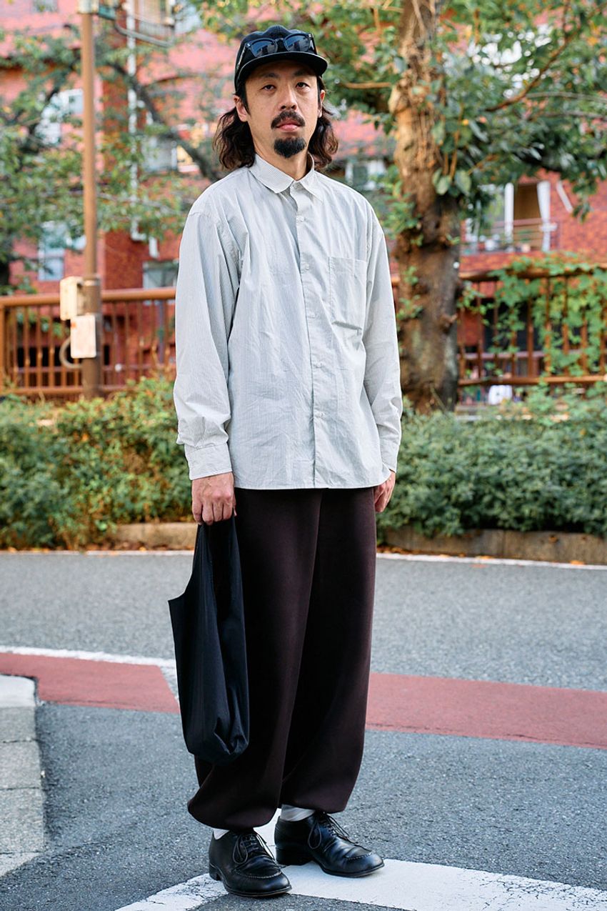 ユニクロの“スウェットパンツ”を街でお洒落に着る方法。シルエットや色にこだわった洒落者たち - 5枚目の画像