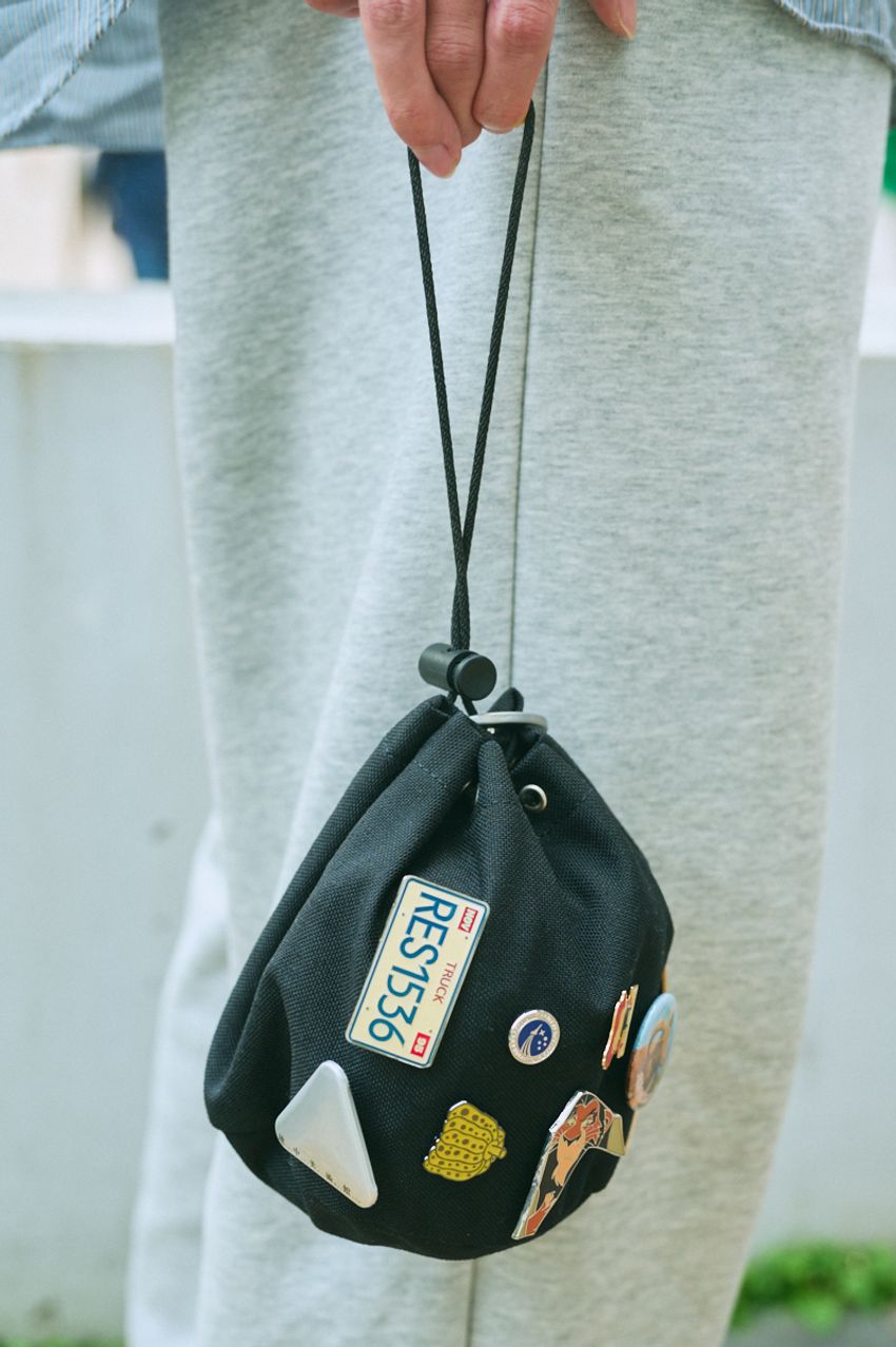 ユニクロの“スウェットパンツ”を街でお洒落に着る方法。シルエットや色にこだわった洒落者たち - 8枚目の画像