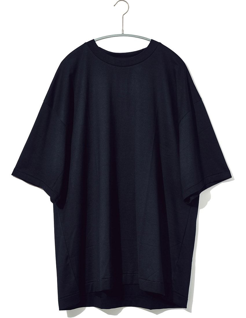 スーツのインナーや“Tイチ”でも活躍！ON・OFF着回せる「上品Tシャツ」カタログ - 4枚目の画像