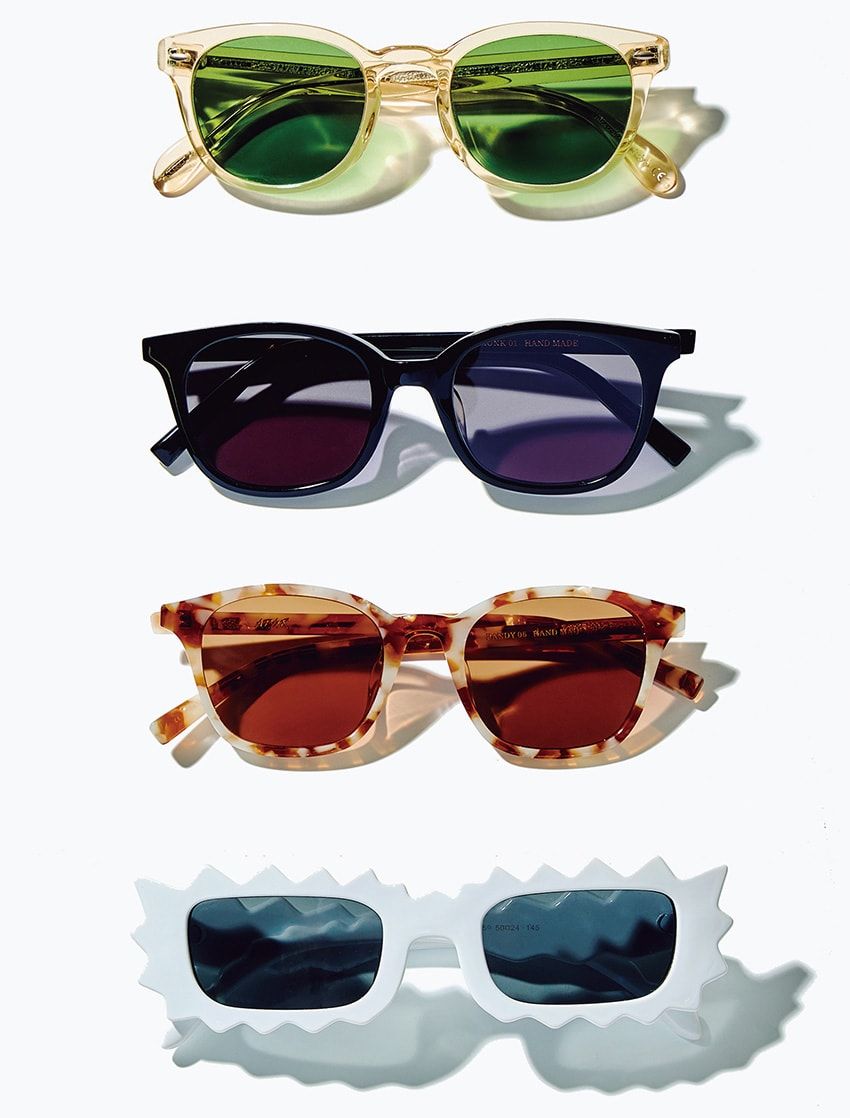 黒田さんの私物。音楽を背景としたA.D.S.R.やLAのカルチャーを持つオリバーピープルズなど、デザインに美学を感じるお気に入りのサングラス。