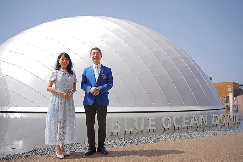 ［左］井植美奈子さん⚫︎ディビッド・ロックフェラーJr.が米国で設立した海洋環境保護NGO[Sailors for the Sea]のアフィリエイトとして独立した日本法人「一般社団法人セイラーズフォーザシー日本支局」を設立。京都大学博士（地球環境学）・東京大学大気海洋研究所　特任研究員。総合地球環境学研究所　特任准教授。OCEANS SDGsコンテンツアドバイザー。［右］更家悠介さん⚫︎1951年生まれ。’74年大阪大学工学部卒業。’75年カリフォルニア大学バークレー校修士課程修了後、翌年にサラヤ入社。工場長を経て９８年代表取締役社長に就任。日本青年会議所会頭などを歴任。エコデザインネットワーク副理事長、ゼリ・ジャパン理事長などを務める。2010年藍綬褒賞、’14年渋沢栄一賞受賞
