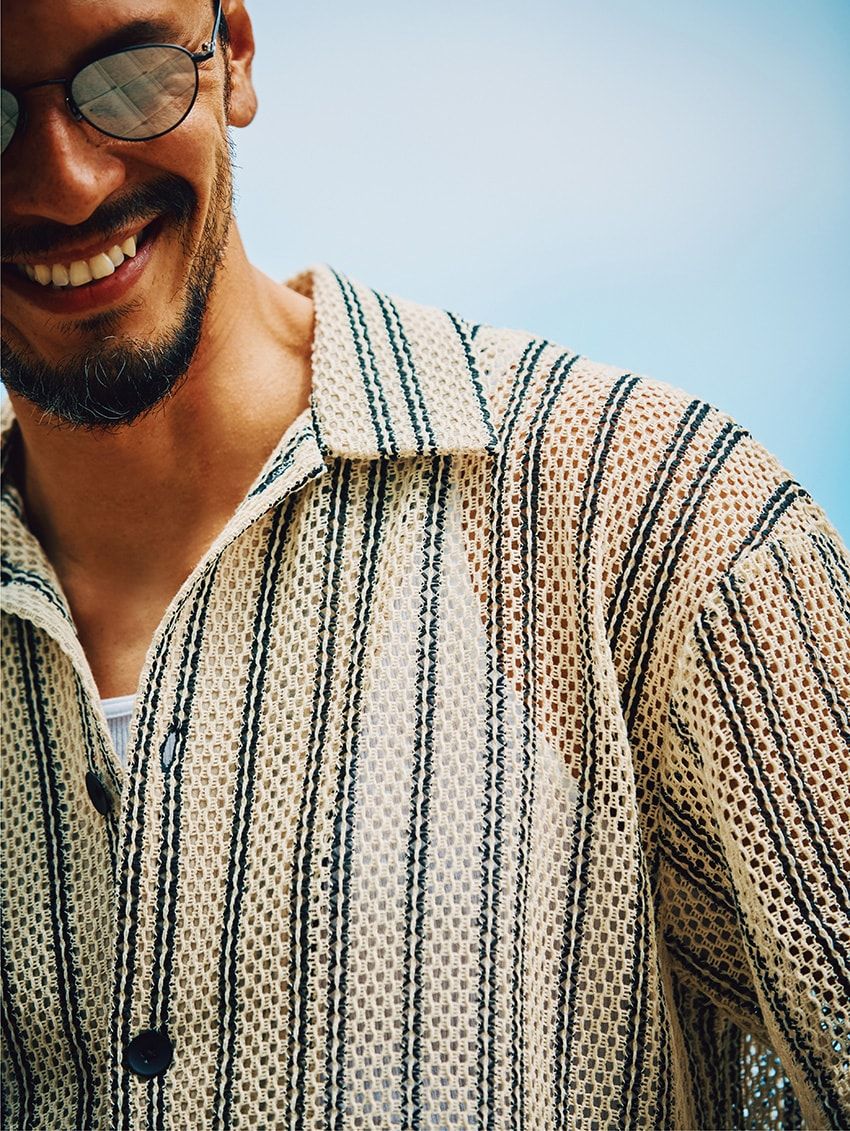 シャツの“Vゾーン”も手抜きは厳禁！ゴールドネックレスとタンクトップで簡単攻略 - 2枚目の画像