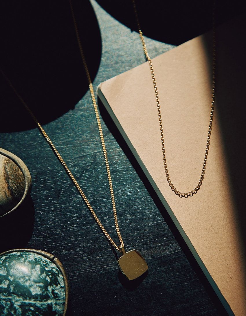 シャツの“Vゾーン”も手抜きは厳禁！ゴールドネックレスとタンクトップで簡単攻略 - 6枚目の画像