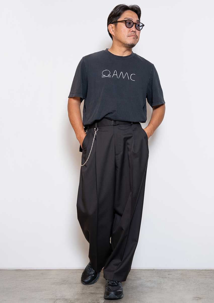 Tシャツ／オーエーエムシー、パンツ／シュタイン、スニーカー／アシックス（すべて菊池さんの私物）