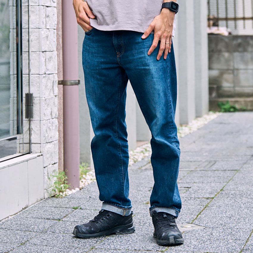 デニム、シャツ、スウェットetc.初夏の「ユニクロ」スタイル3選！洒落者たちの愛用アイテムは…… - 1枚目の画像