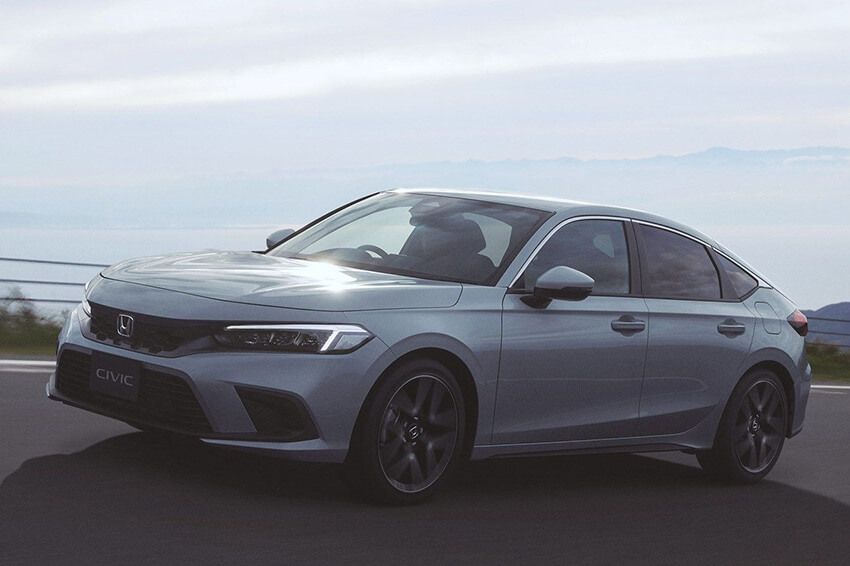 現行「シビック」も「ヴェゼル」と同じく2021年の登場。2024年にはマニュアル車の「RS」も追加した（写真：本田技研工業）