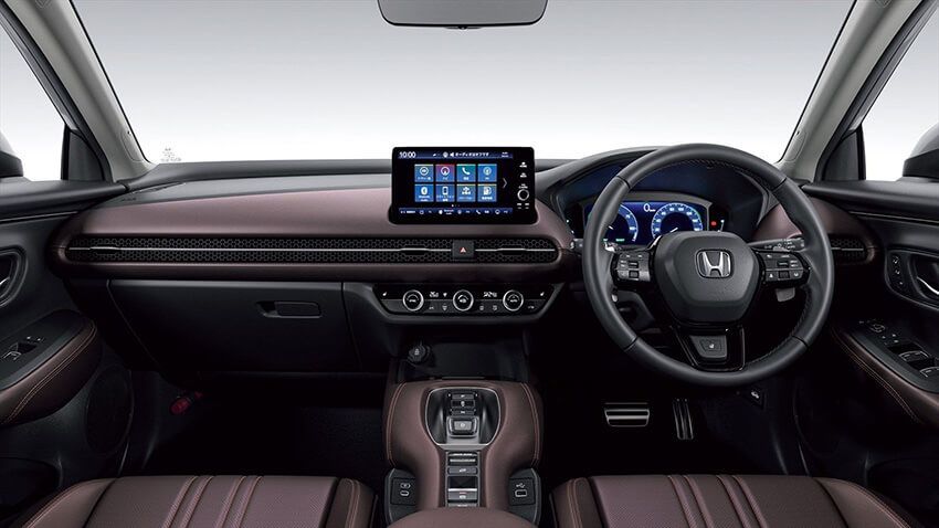 マルーンカラーも用意する「ZR-V」のインテリア（写真：本田技研工業）