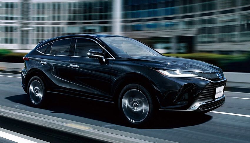 4代目となる現行「ハリアー」の発売は2020年。2022年にプラグインハイブリッドを追加（写真：トヨタ自動車）