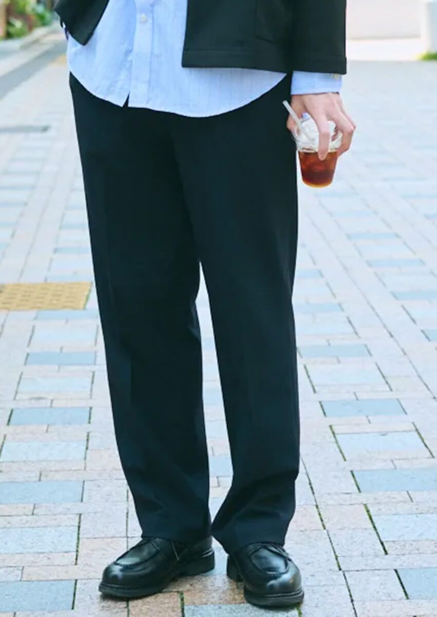 GU、アローズetc.1本は欲しい“黒スラックス”、洒落た大人がリアルに愛用していたのは…… - 1枚目の画像