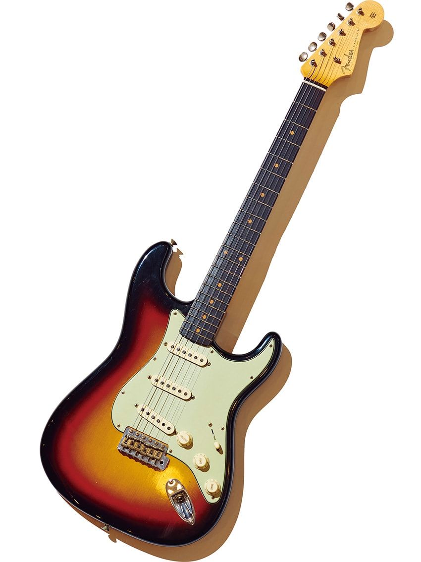 「フェンダー」のギター。熟練の職人が手掛けた特別なライン“カスタムショップ”のストラトキャスター。60年代当時のルックスと音を再現。