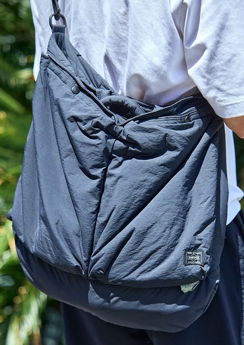 斜め掛けバッグは「ポーター」が支持率高し！洒落た人たちの愛用モデルを街頭調査 - 1枚目の画像