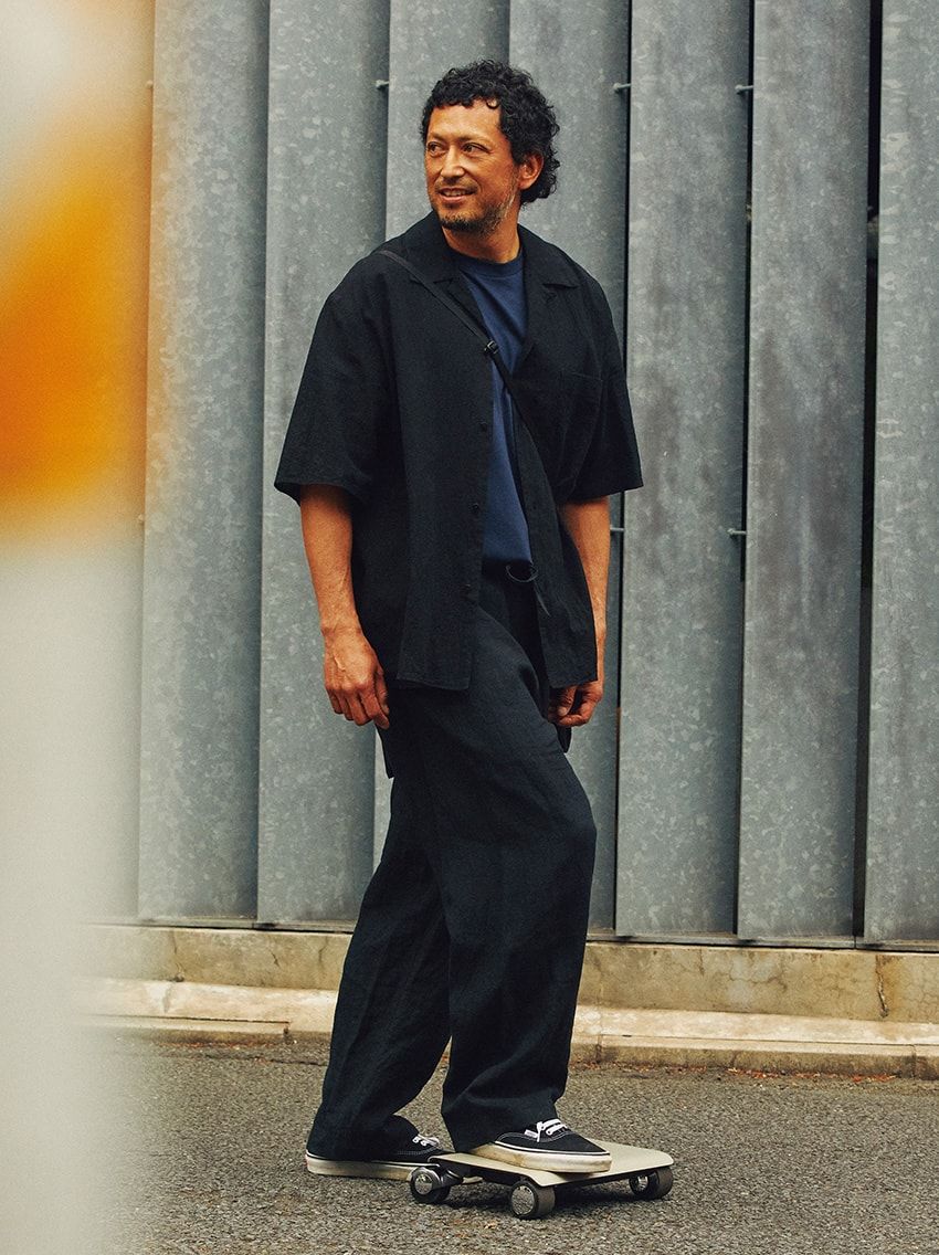 脅威の“A4”サイズ！世界最小級の電動ボード「ウォーカー 2」に池内博之も目がテン - 1枚目の画像