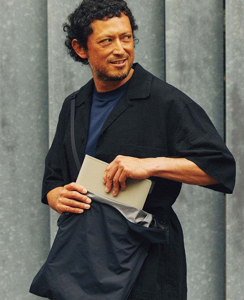 脅威の“A4”サイズ！世界最小級の電動ボード「ウォーカー 2」に池内博之も目がテン - 4枚目の画像