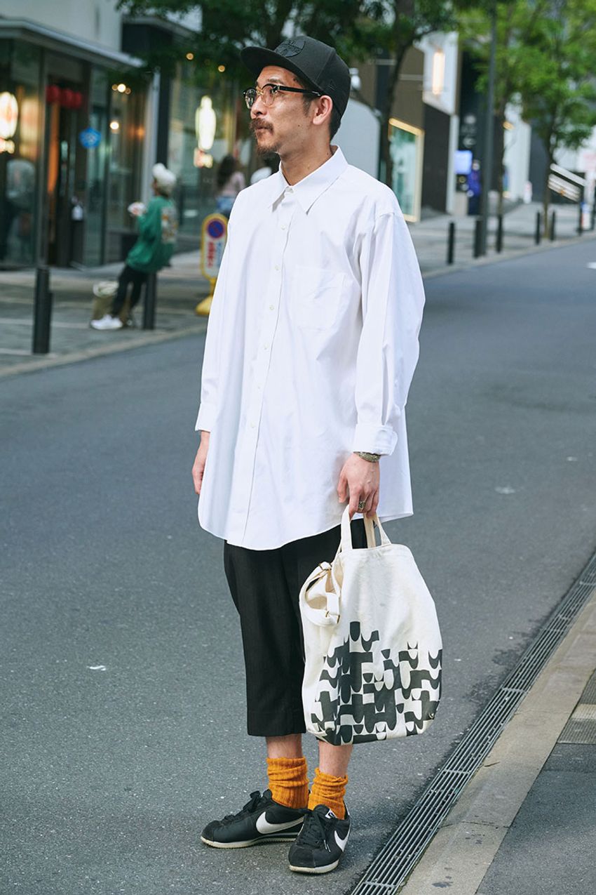 「ブルックスブラザーズのシャツ万能説」を街角スナップで検証！どんなスタイルにもハマる実力 - 5枚目の画像