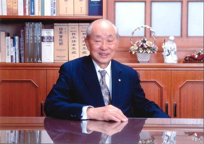 創業者の故・羅 邦強氏。蓬莱食堂を2人の仲間とともに開業し、後に独立して「５５１ＨＯＲＡＩ」を立ち上げた