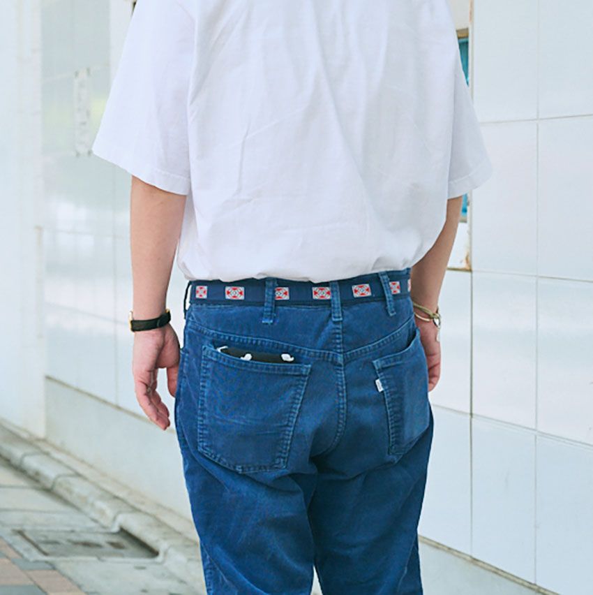 Tシャツの“裾入れ”に抵抗がある？ トレンドの“タックイン”を巧みに仕上げるコツをスナップで - 1枚目の画像