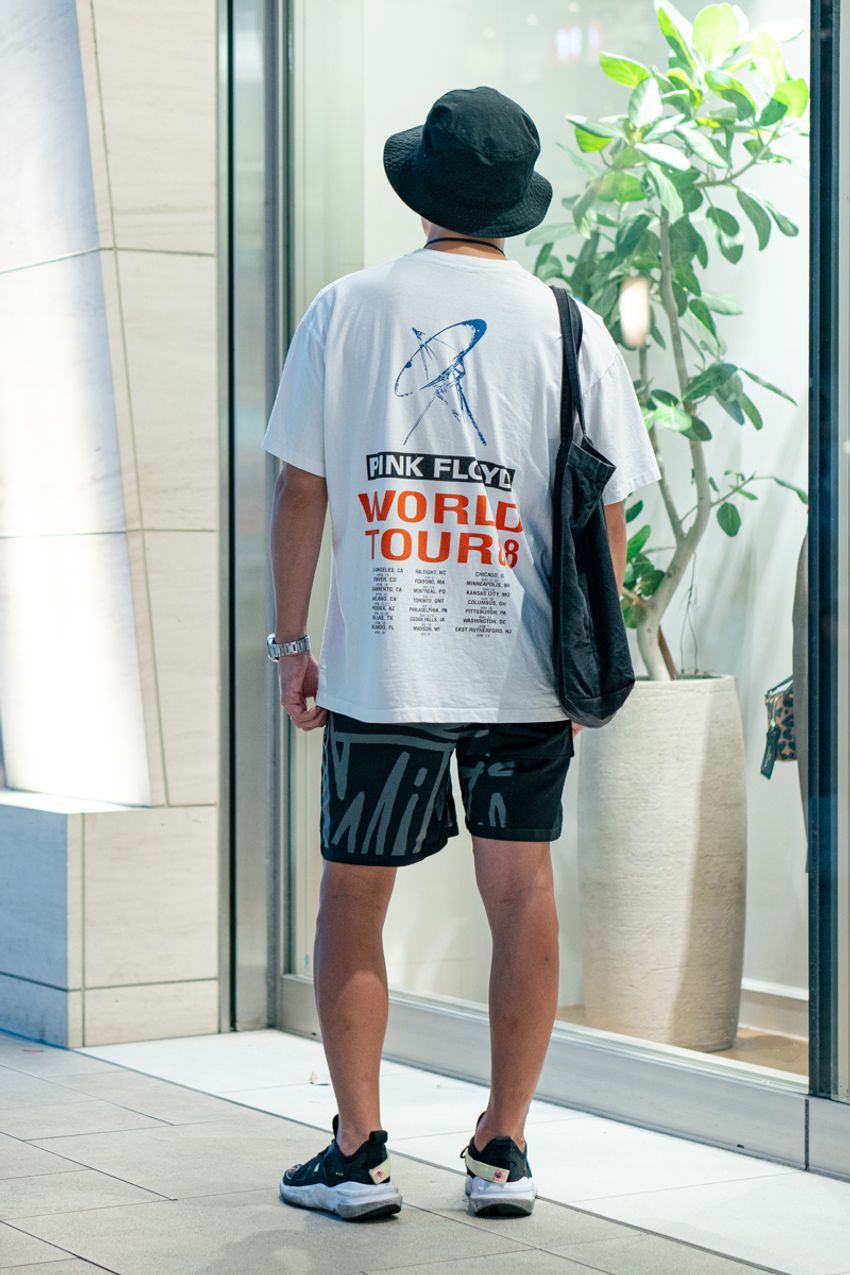 ニルヴァーナ、ピンク・フロイドetc.“バンドT”の大人っぽい選択と着こなしをスナップで - 10枚目の画像