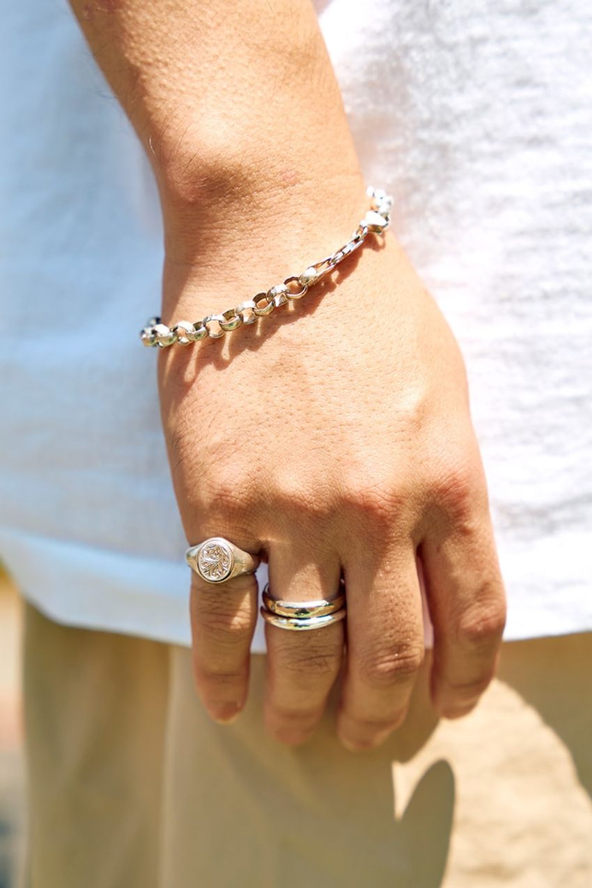 ニルヴァーナ、ピンク・フロイドetc.“バンドT”の大人っぽい選択と着こなしをスナップで - 6枚目の画像